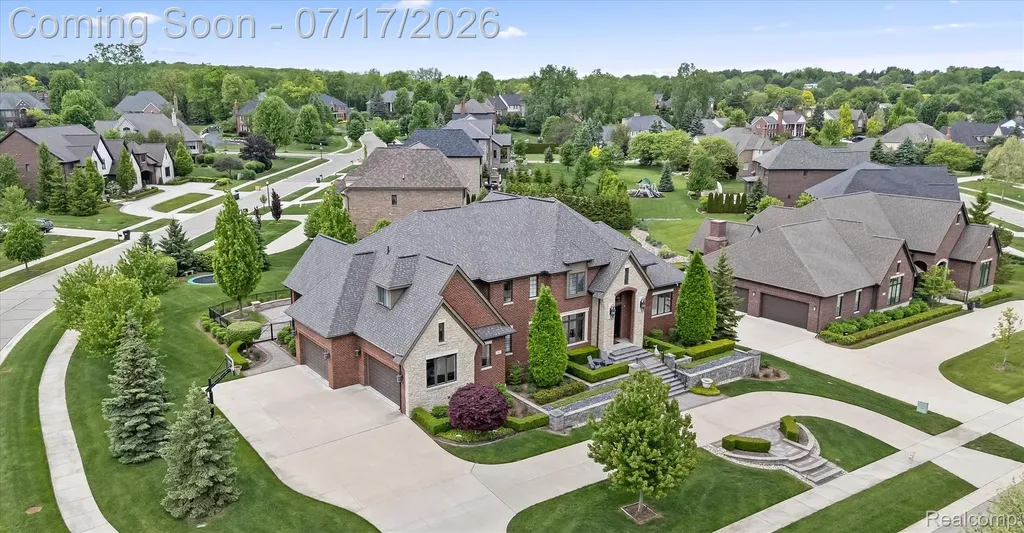602 Wellington Circle Rochester Hills City MI 48309