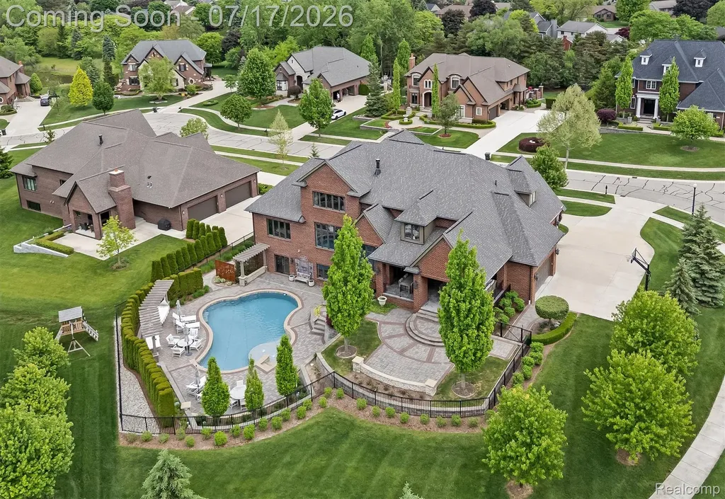 602 Wellington Circle Rochester Hills City MI 48309