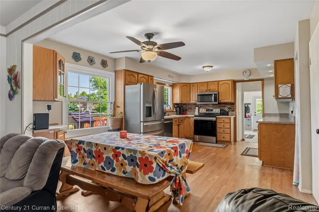 35484 Bennett Street Livonia City MI 48152