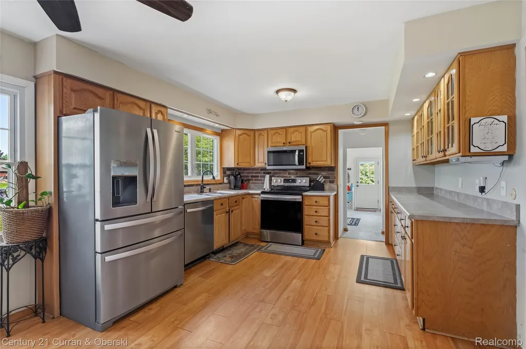 35484 Bennett Street Livonia City MI 48152