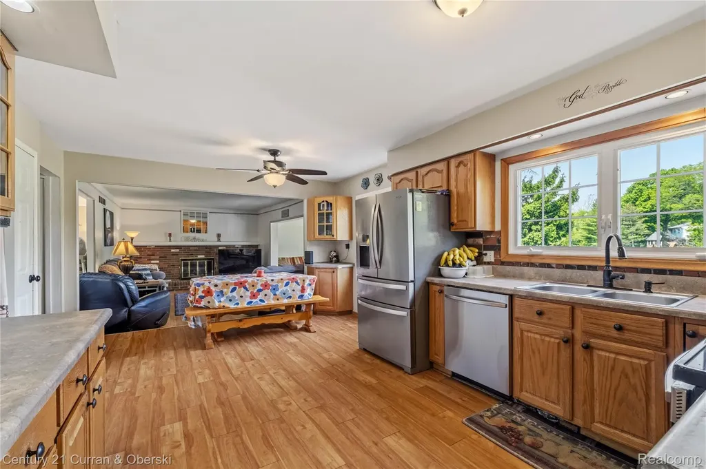 35484 Bennett Street Livonia City MI 48152