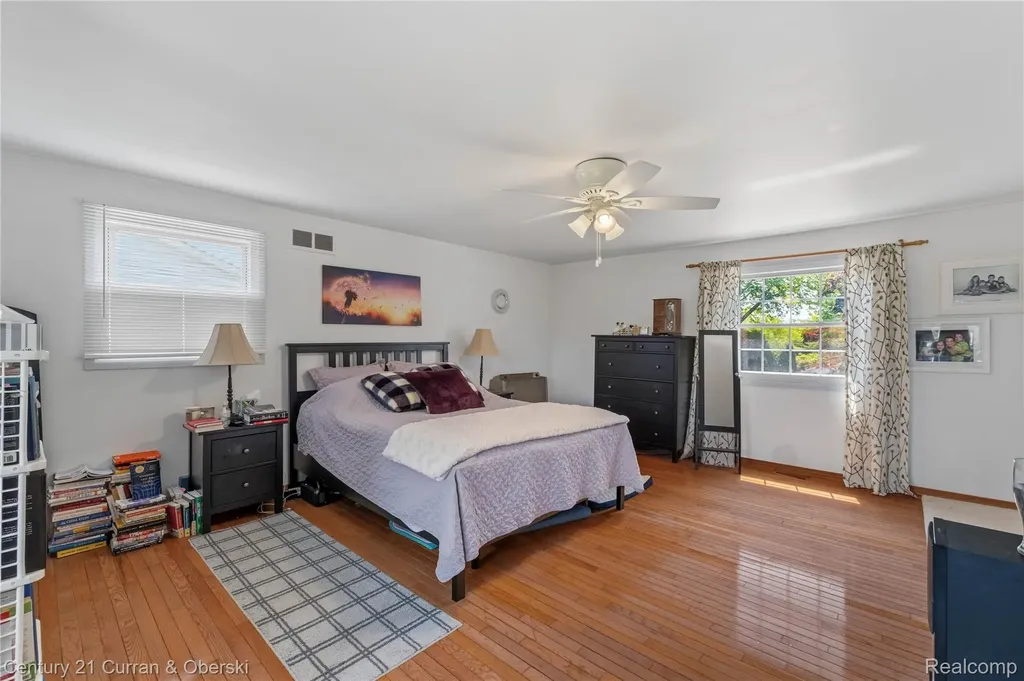 35484 Bennett Street Livonia City MI 48152