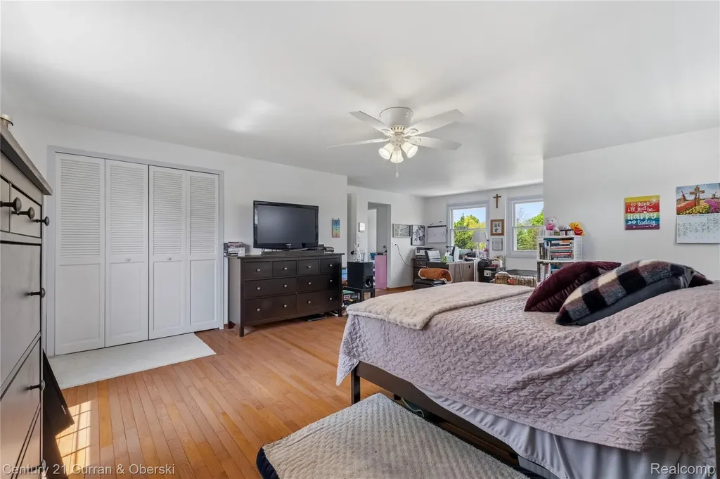 35484 Bennett Street Livonia City MI 48152