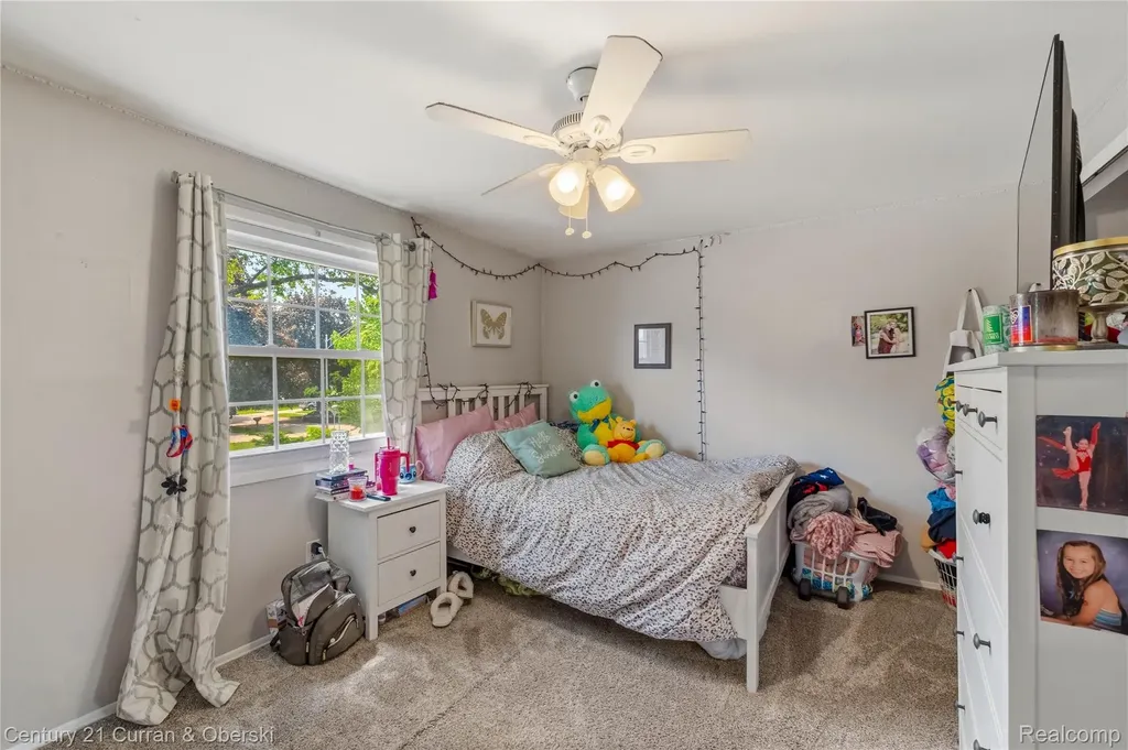 35484 Bennett Street Livonia City MI 48152
