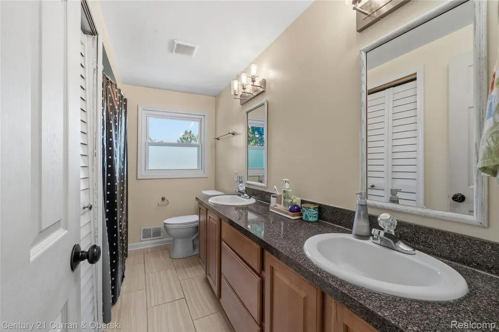 35484 Bennett Street Livonia City MI 48152