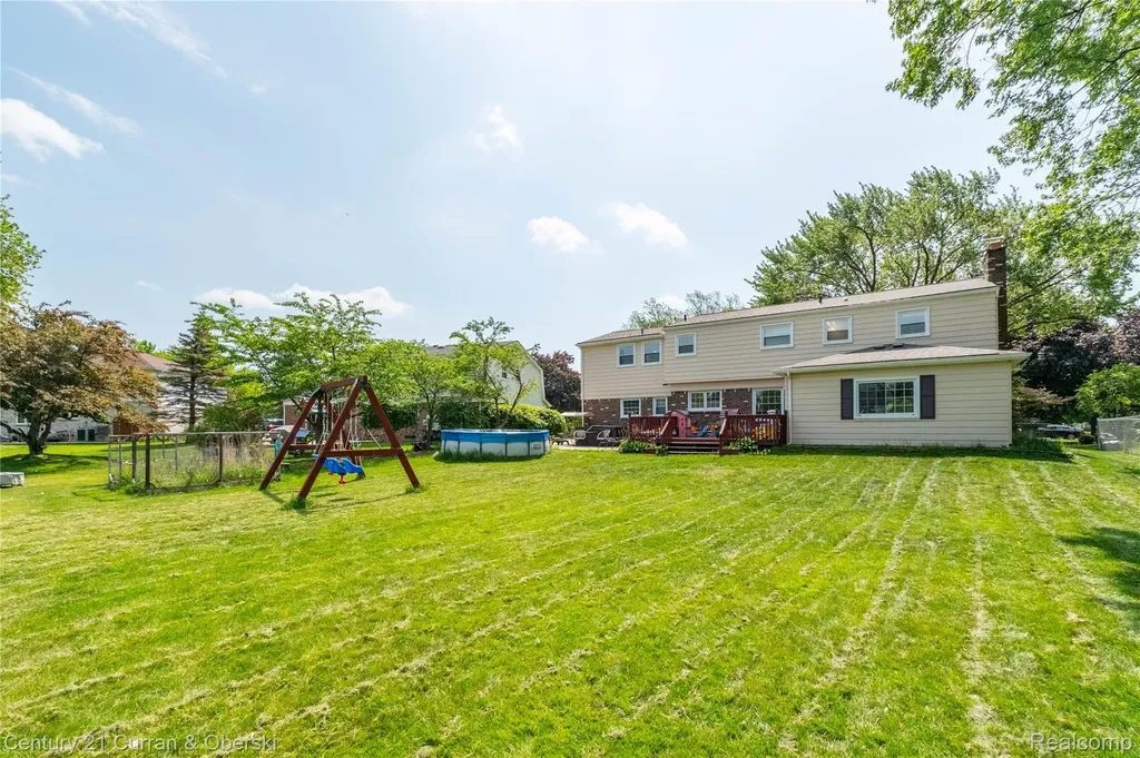 35484 Bennett Street Livonia City MI 48152