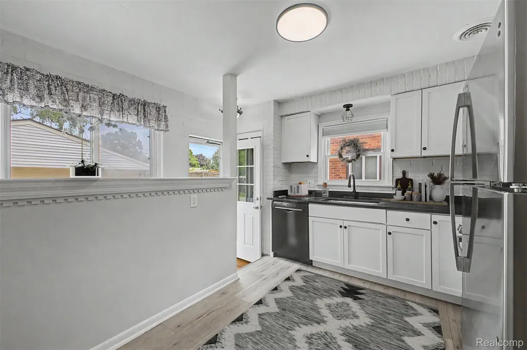 22260 Samuel Street Taylor City MI 48180