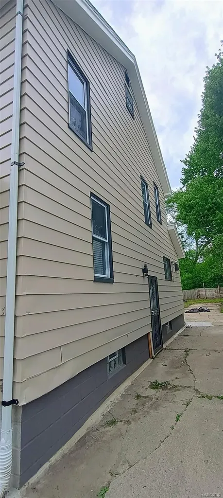 131 Mark Avenue Pontiac City MI 48341