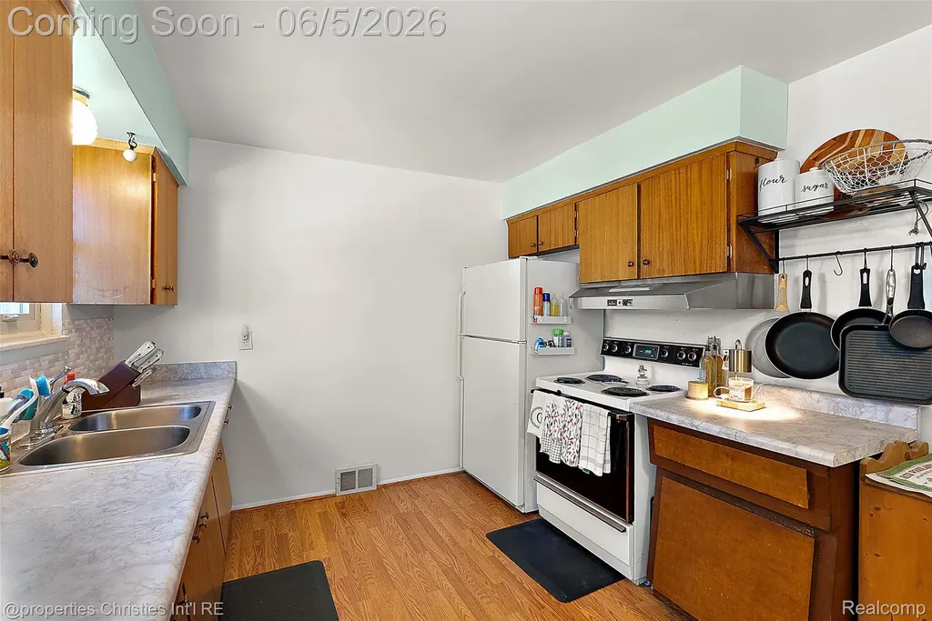 30726 Cooley Boulevard Westland City MI 48185