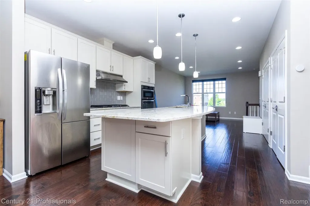 2924 Glenbar Circle Rochester Hills City MI 48307