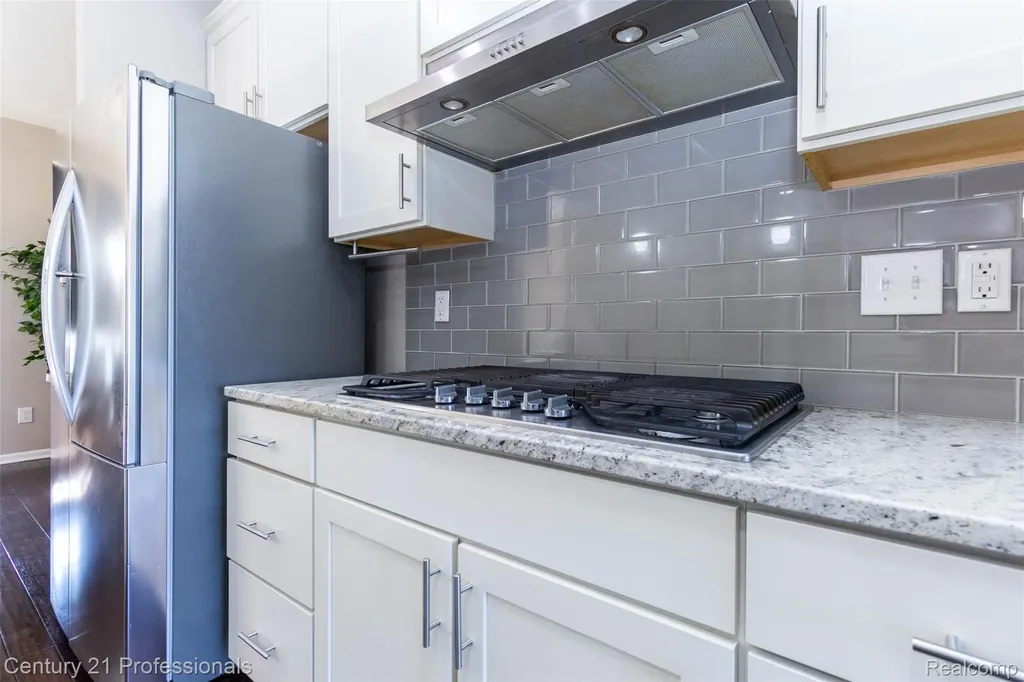 2924 Glenbar Circle Rochester Hills City MI 48307
