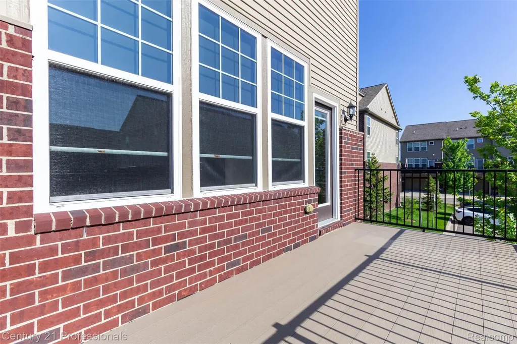 2924 Glenbar Circle Rochester Hills City MI 48307