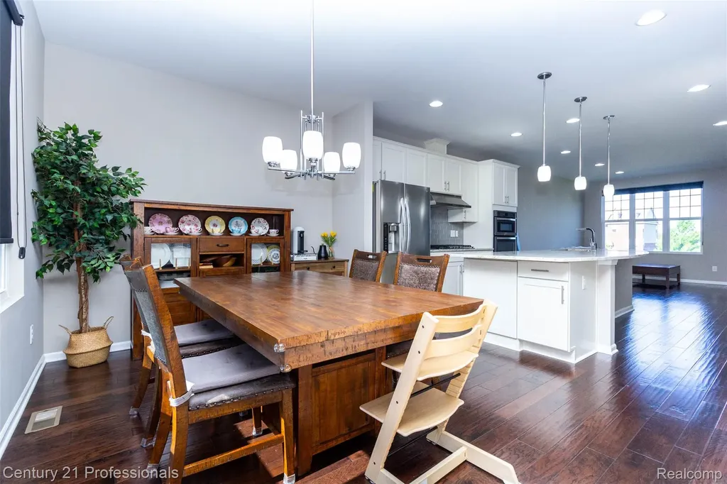 2924 Glenbar Circle Rochester Hills City MI 48307