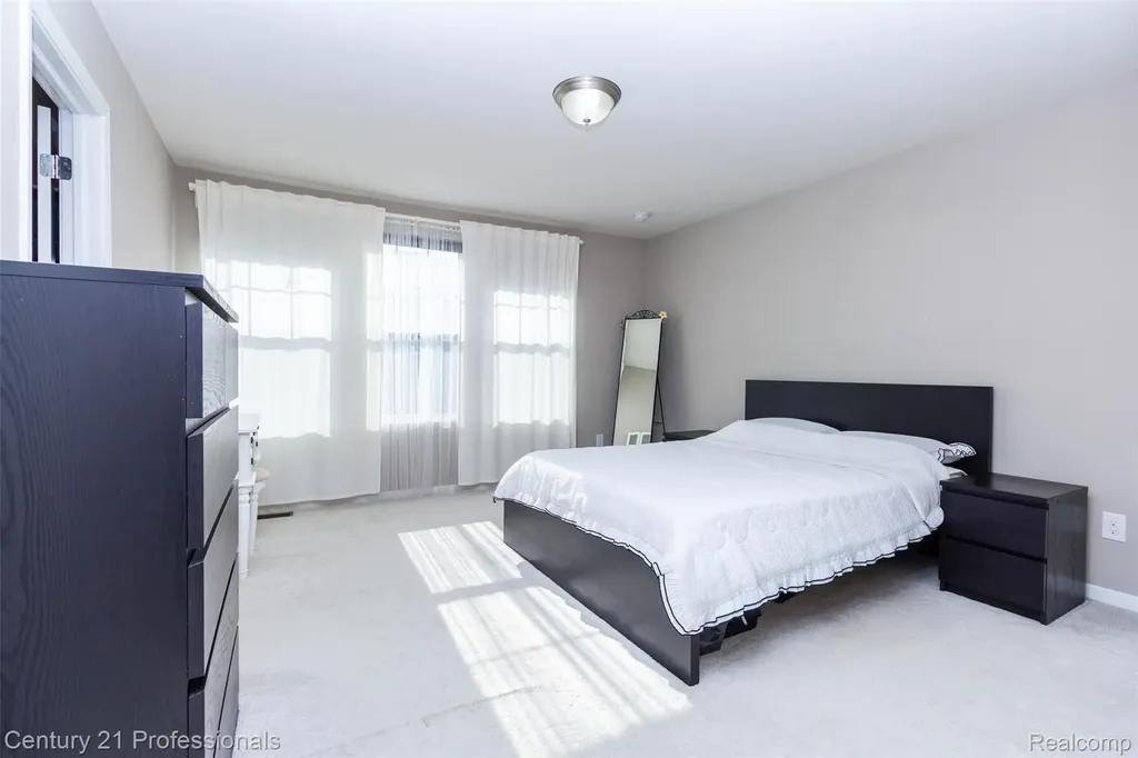 2924 Glenbar Circle Rochester Hills City MI 48307