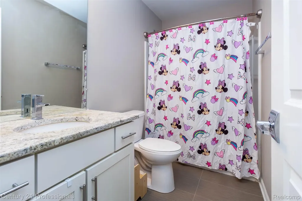 2924 Glenbar Circle Rochester Hills City MI 48307