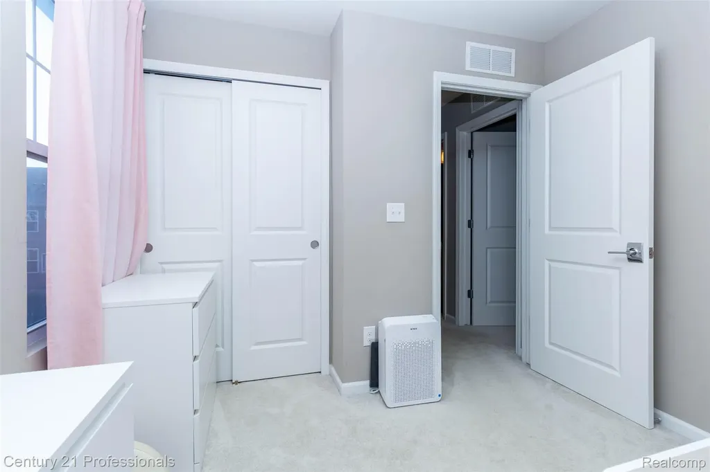 2924 Glenbar Circle Rochester Hills City MI 48307