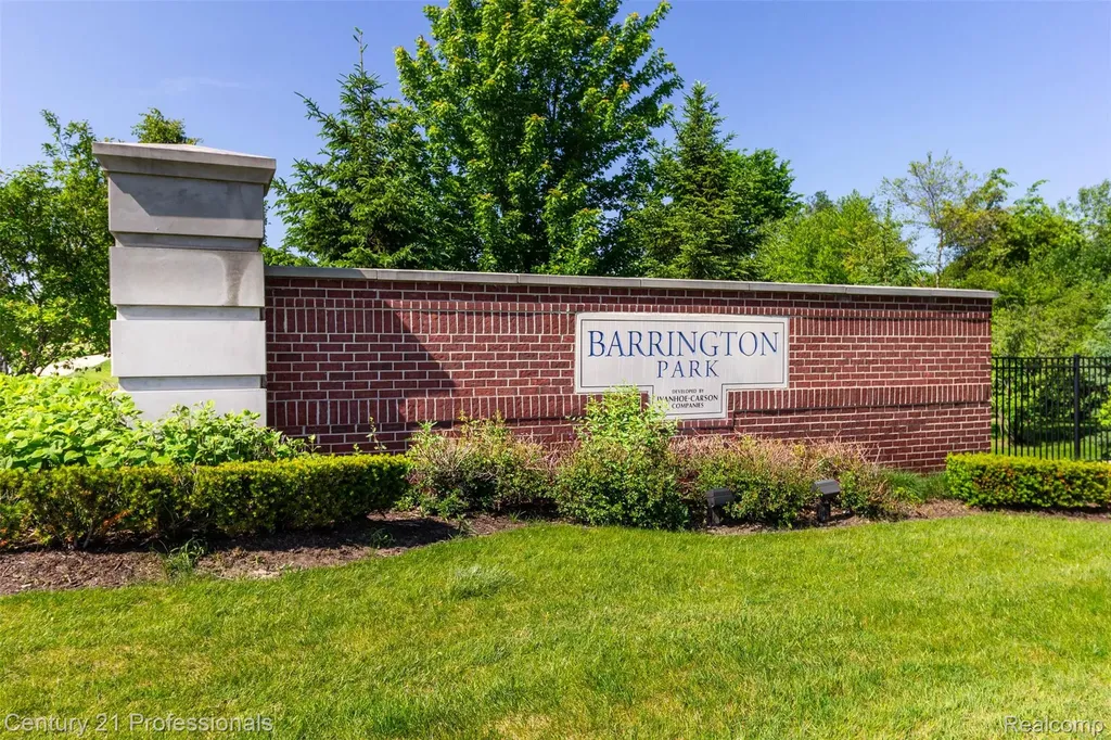 2924 Glenbar Circle Rochester Hills City MI 48307