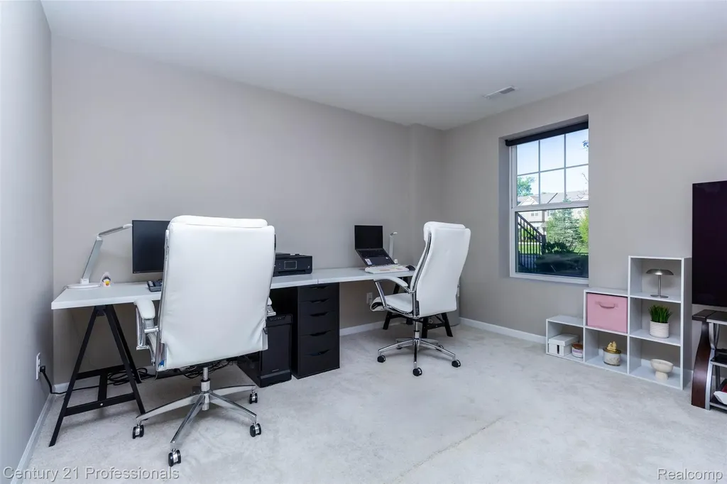 2924 Glenbar Circle Rochester Hills City MI 48307