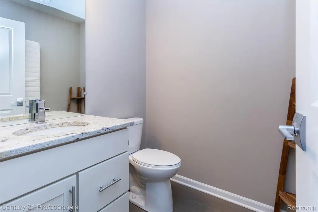 2924 Glenbar Circle Rochester Hills City MI 48307