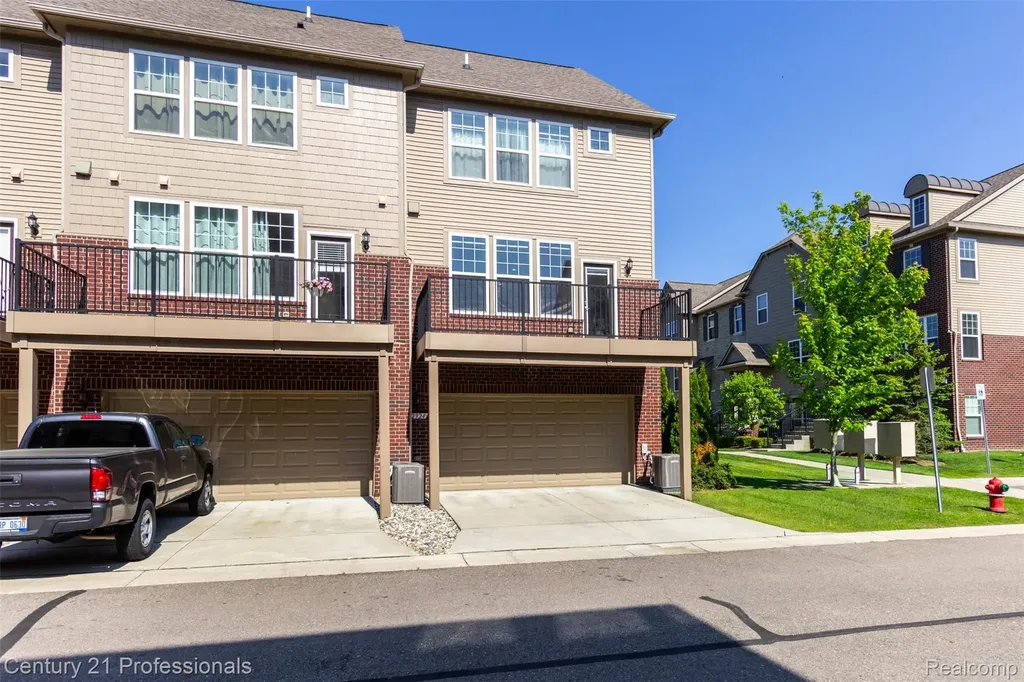 2924 Glenbar Circle Rochester Hills City MI 48307