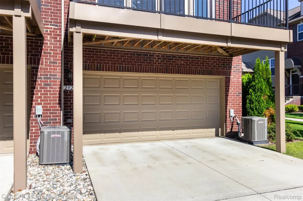 2924 Glenbar Circle Rochester Hills City MI 48307