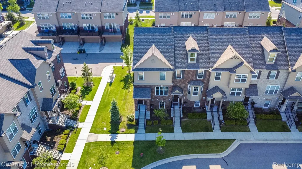 2924 Glenbar Circle Rochester Hills City MI 48307