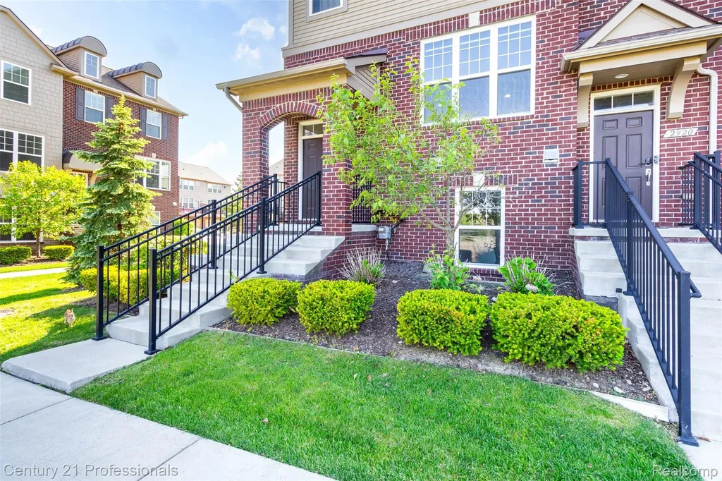 2924 Glenbar Circle Rochester Hills City MI 48307