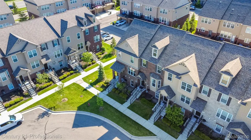 2924 Glenbar Circle Rochester Hills City MI 48307