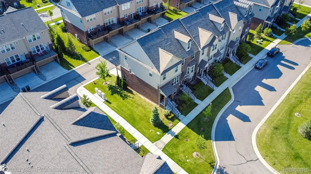 2924 Glenbar Circle Rochester Hills City MI 48307