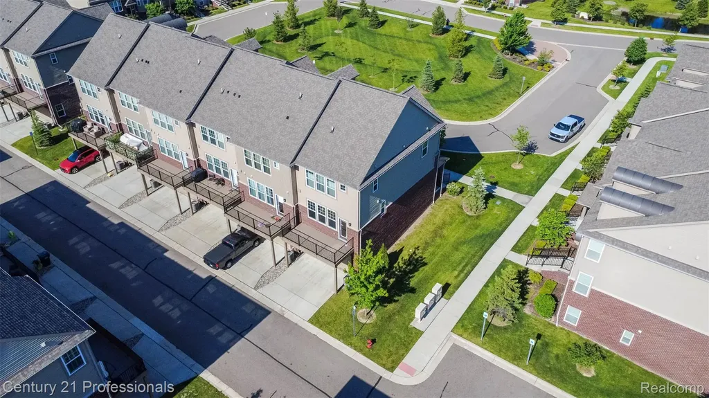2924 Glenbar Circle Rochester Hills City MI 48307