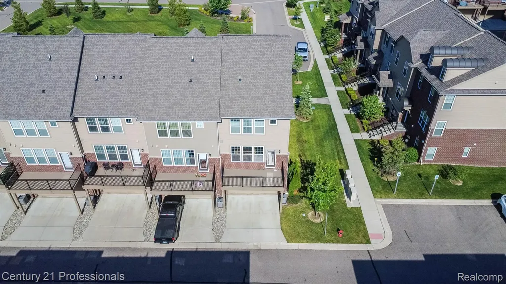 2924 Glenbar Circle Rochester Hills City MI 48307
