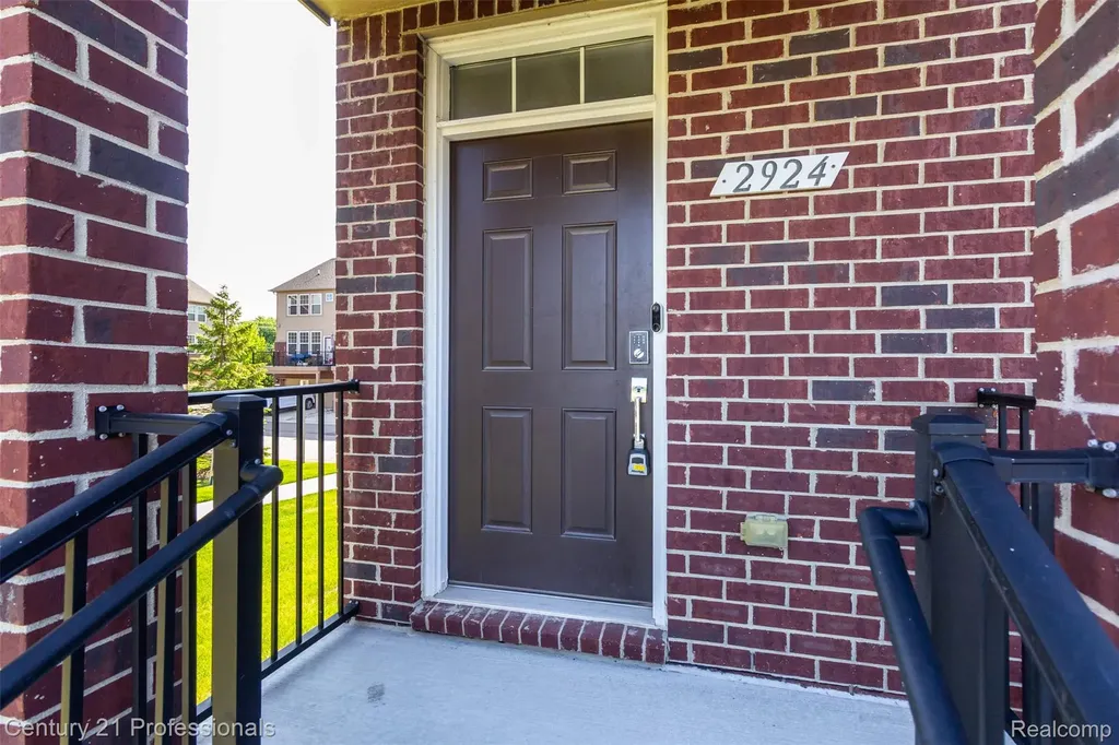 2924 Glenbar Circle Rochester Hills City MI 48307
