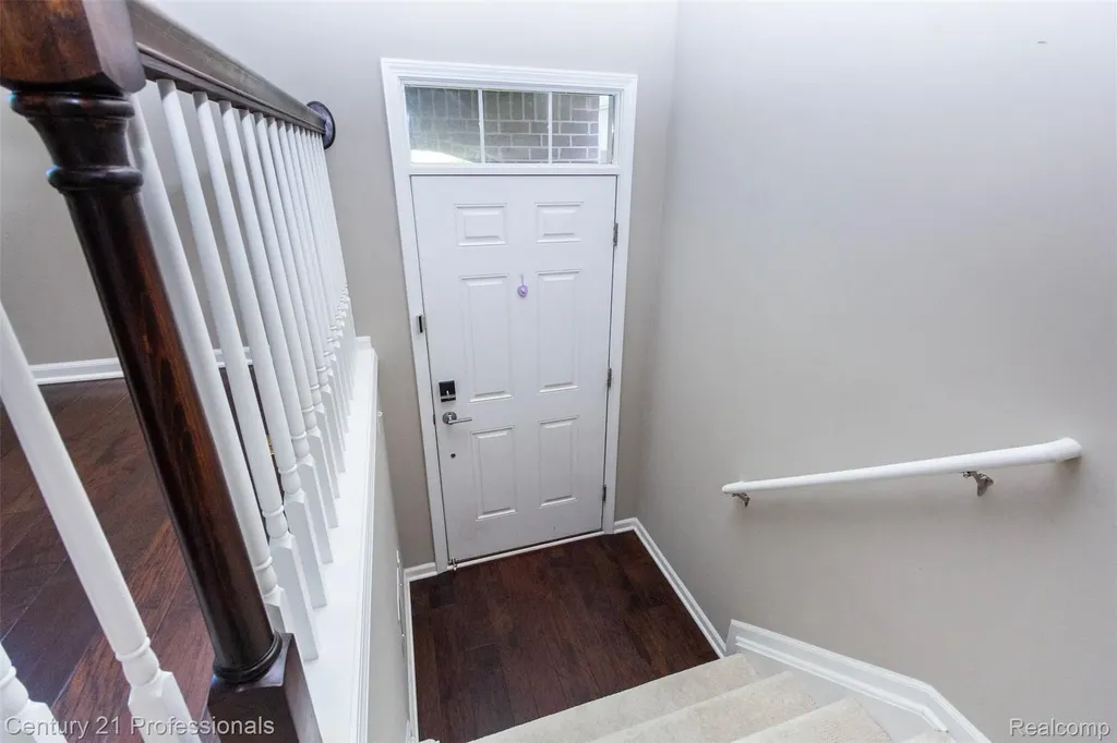 2924 Glenbar Circle Rochester Hills City MI 48307