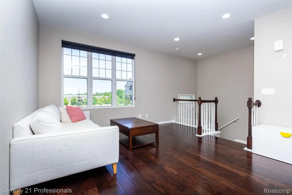 2924 Glenbar Circle Rochester Hills City MI 48307