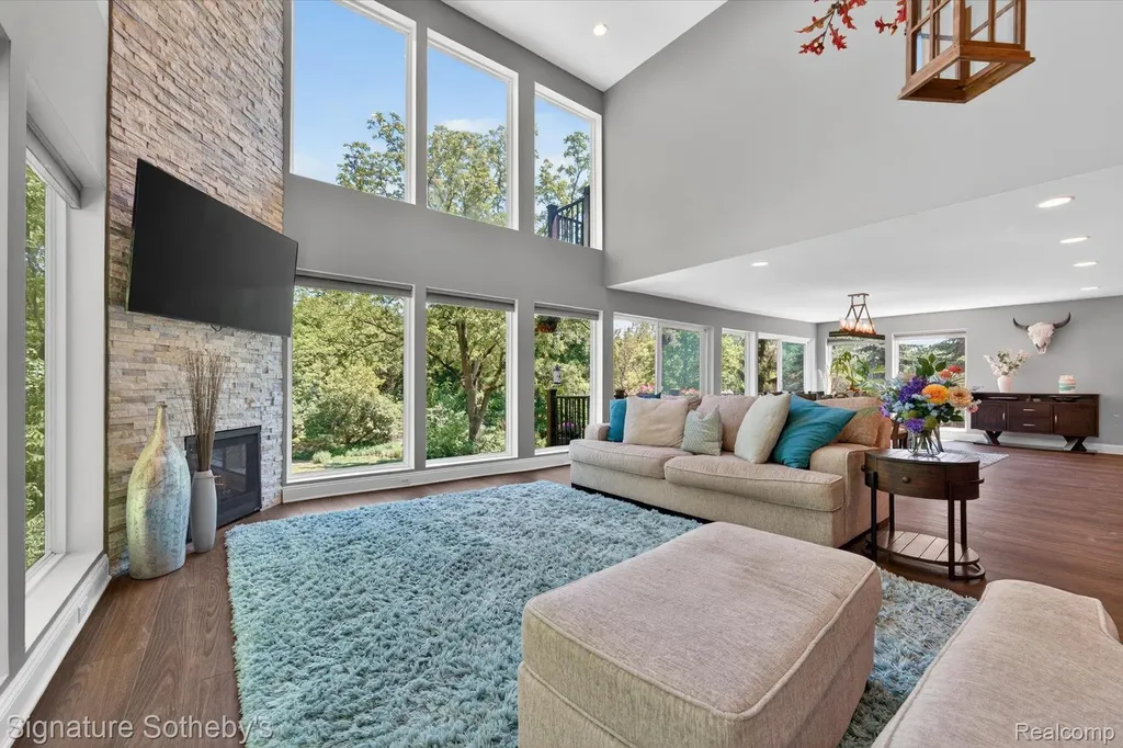 30650 Lahser Road Beverly Hills Village MI 48025