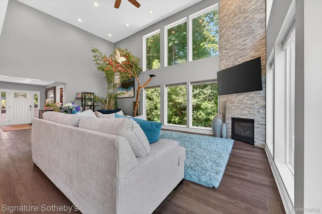 30650 Lahser Road Beverly Hills Village MI 48025