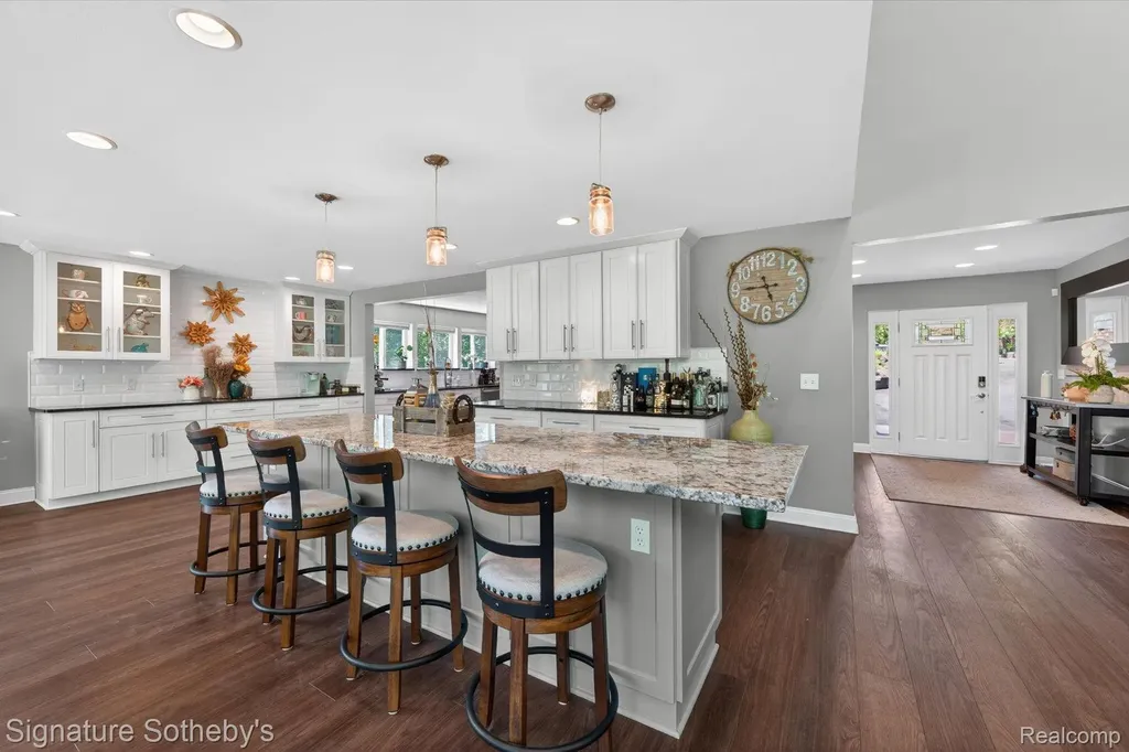 30650 Lahser Road Beverly Hills Village MI 48025