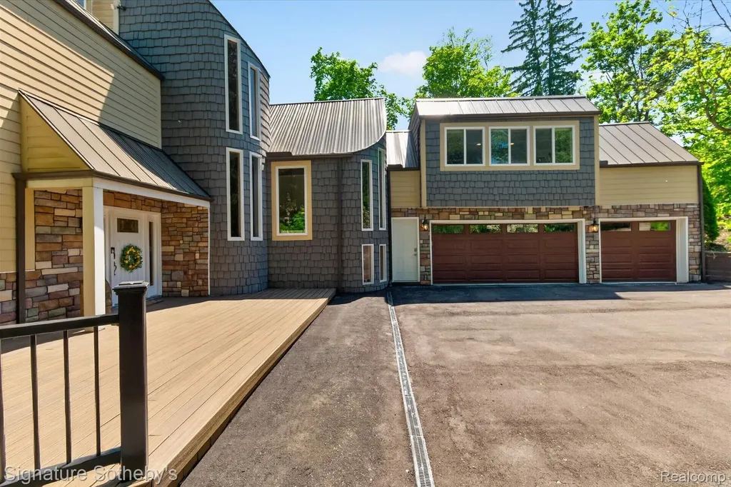 30650 Lahser Road Beverly Hills Village MI 48025