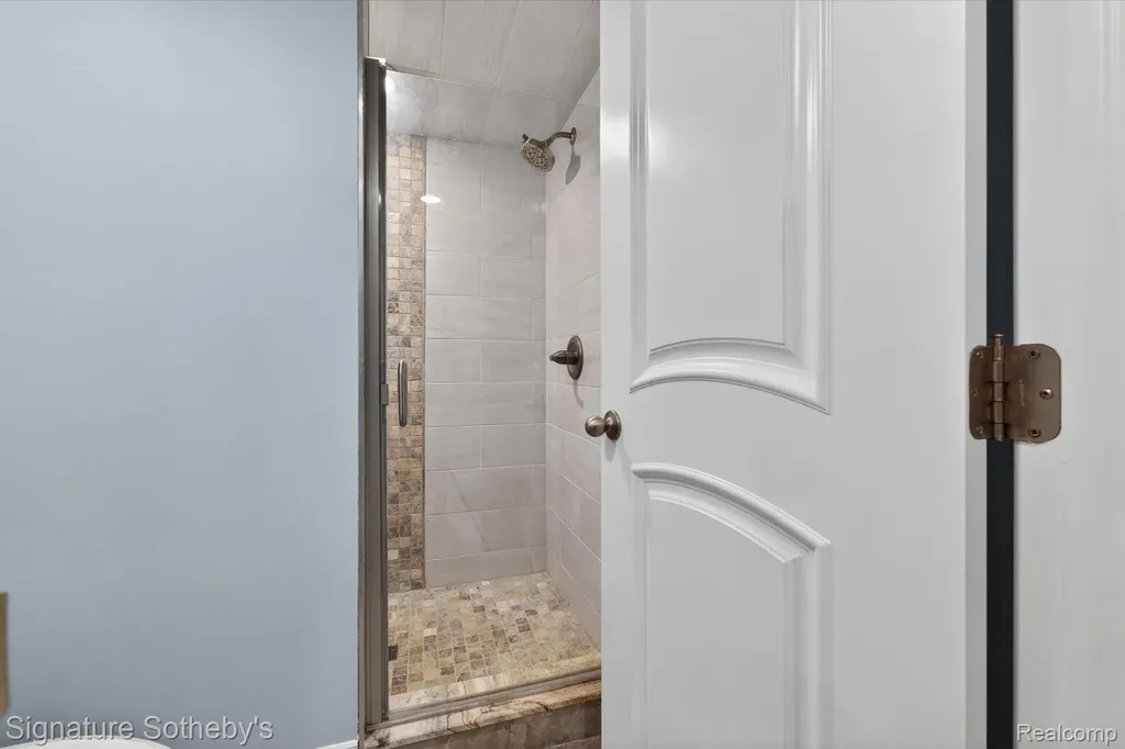 30650 Lahser Road Beverly Hills Village MI 48025