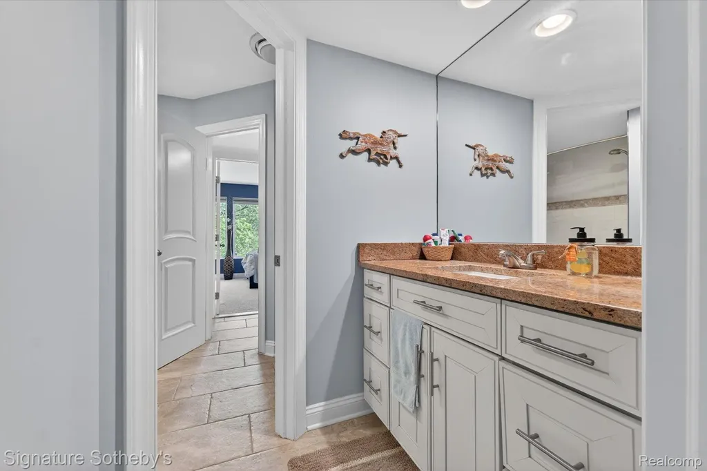 30650 Lahser Road Beverly Hills Village MI 48025