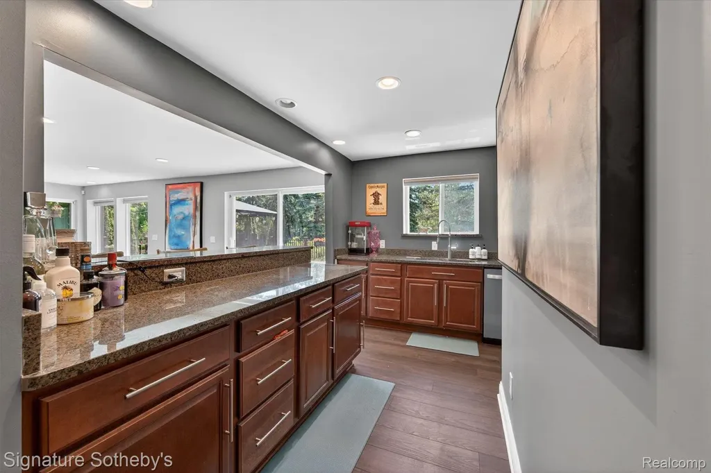 30650 Lahser Road Beverly Hills Village MI 48025