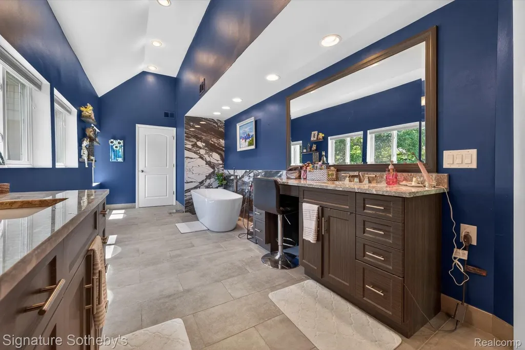 30650 Lahser Road Beverly Hills Village MI 48025