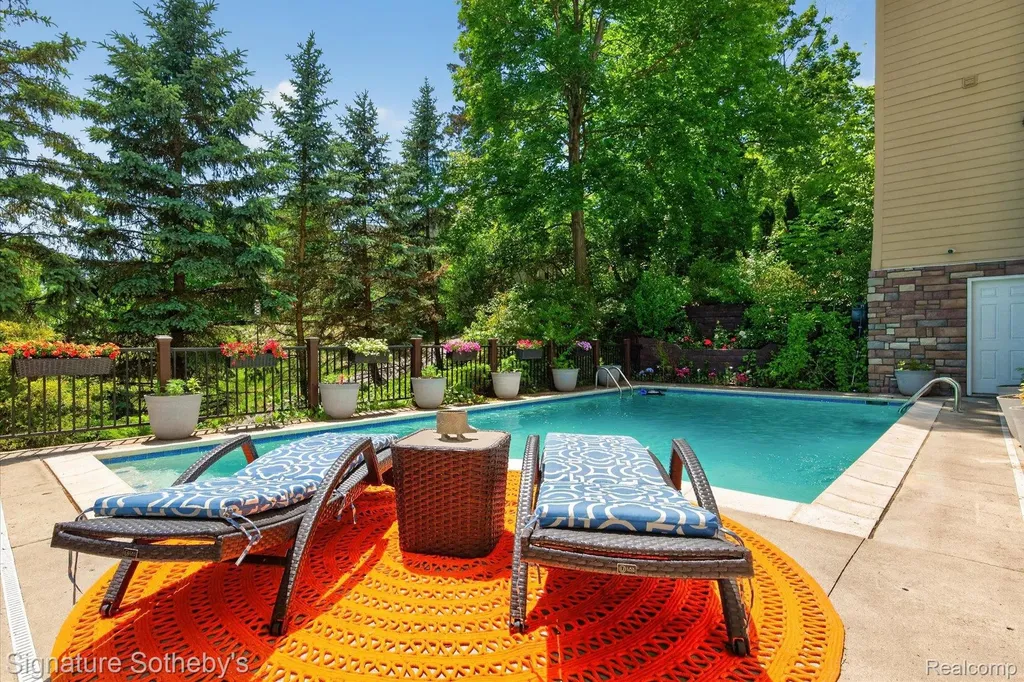 30650 Lahser Road Beverly Hills Village MI 48025