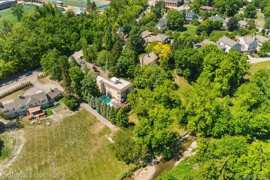 30650 Lahser Road Beverly Hills Village MI 48025