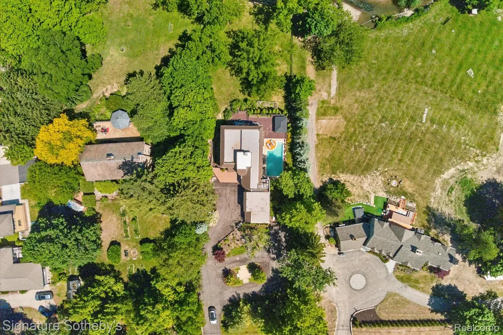 30650 Lahser Road Beverly Hills Village MI 48025