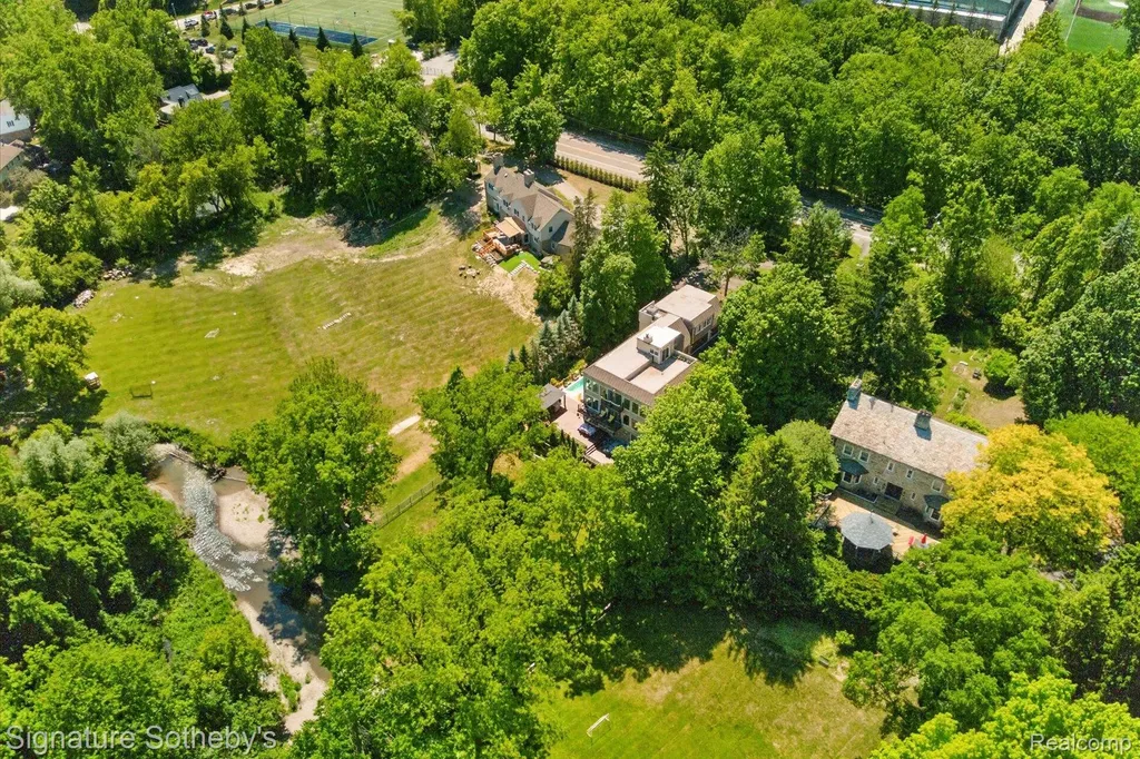 30650 Lahser Road Beverly Hills Village MI 48025