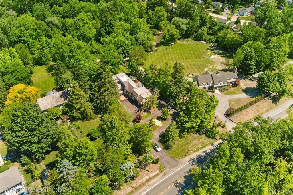 30650 Lahser Road Beverly Hills Village MI 48025