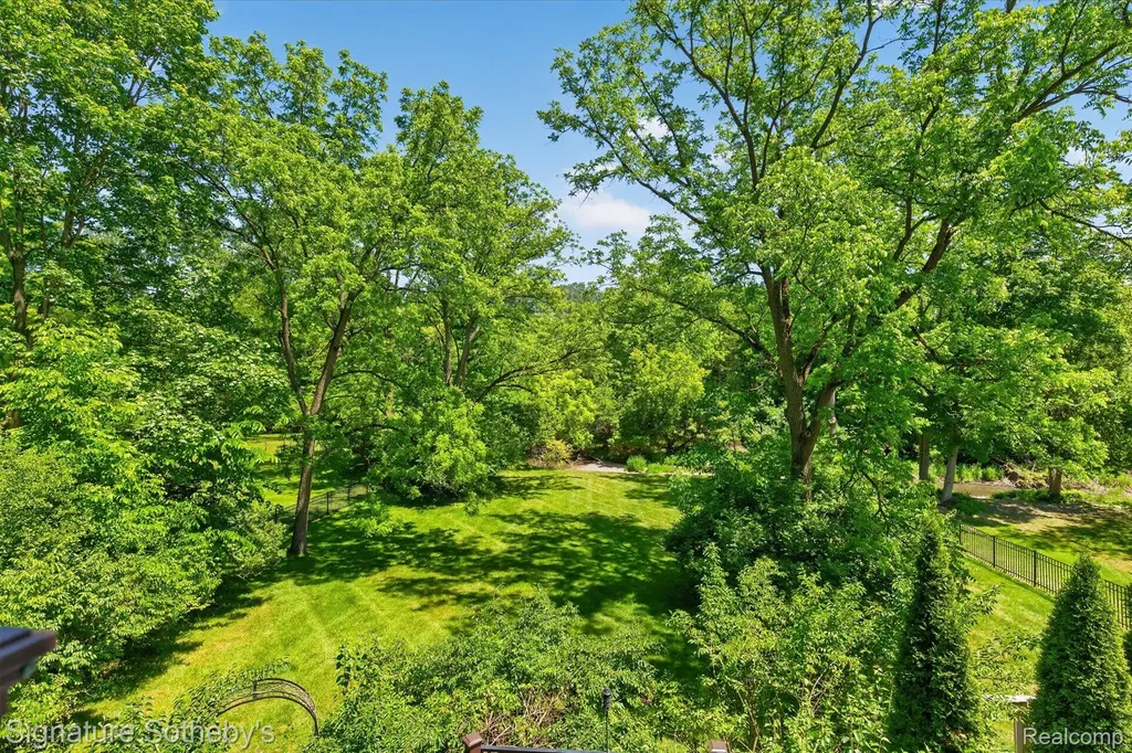 30650 Lahser Road Beverly Hills Village MI 48025