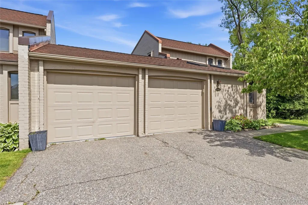 2969 Moon Lake Drive West Bloomfield Charter Township MI 48323