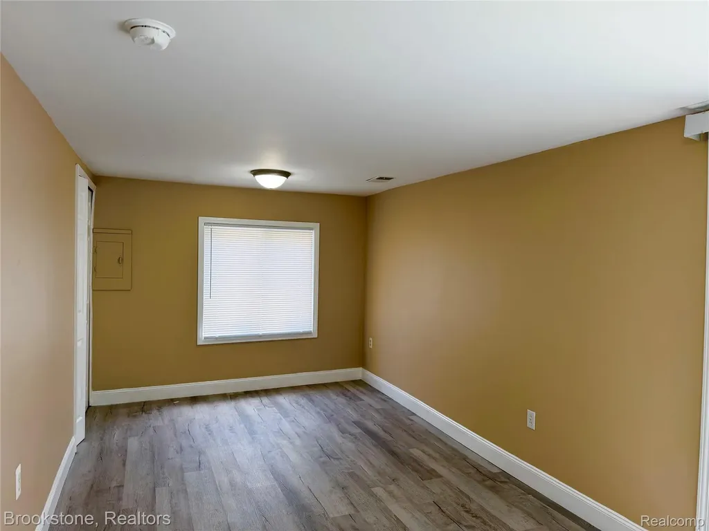 18374 Mesle Street Roseville City MI 48066